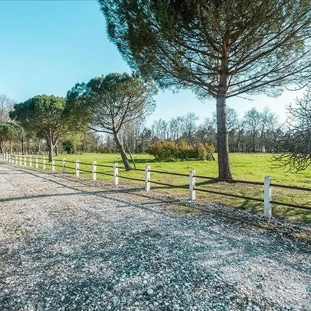 Villa 50 Rue De Guiton